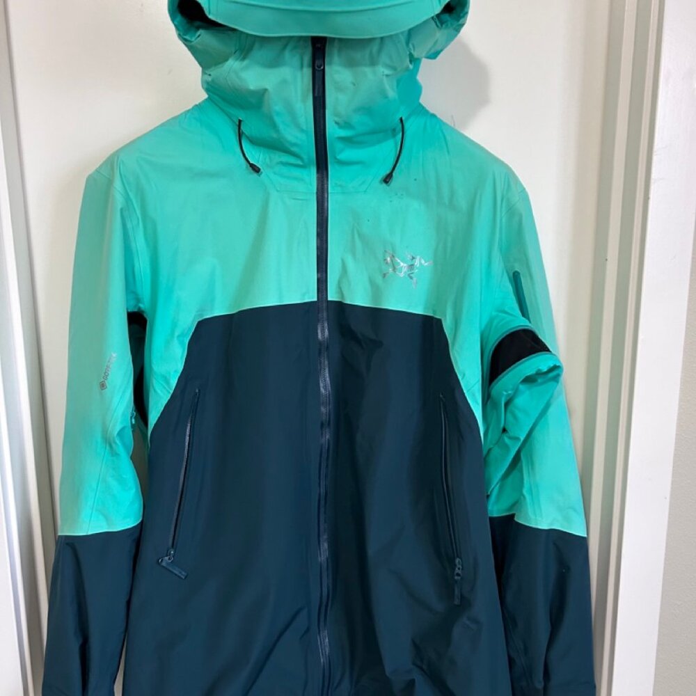 Arc'teryx Women's Two-Tone Teal and Dark Blue Ski Jacket